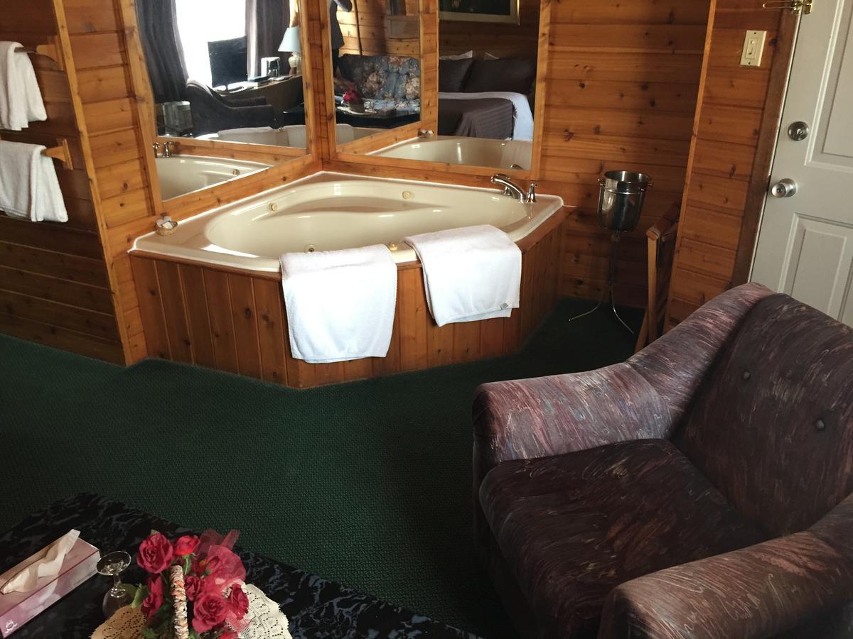 Falcon Lake Hotel 外观 照片